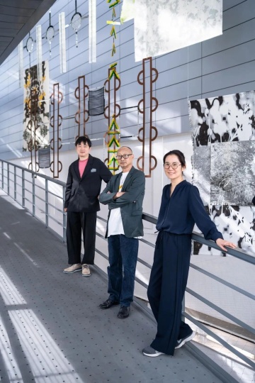 “艺文荟澳 2025” 策展团队成员:刘钢、冯博一、吴蔚
(从左至右)
 “艺文荟澳 2025” 策展团队成员:刘钢、冯博一、吴蔚
(从左至右)