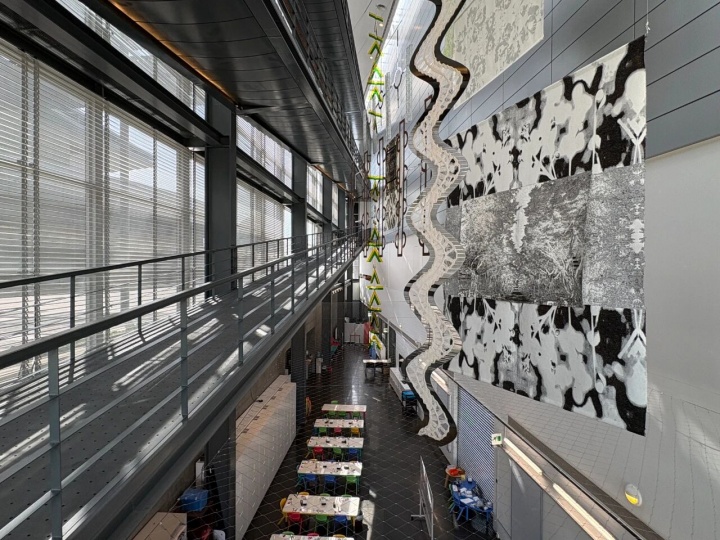 毕蓉蓉 《缠枝与茛苕》 尺寸可变
装置 织物、金属、丙烯等 2025
澳门艺术博物馆展览现场
摄影:罗颖
 
 毕蓉蓉 《缠枝与茛苕》 尺寸可变
装置 织物、金属、丙烯等 2025
澳门艺术博物馆展览现场
摄影:罗颖