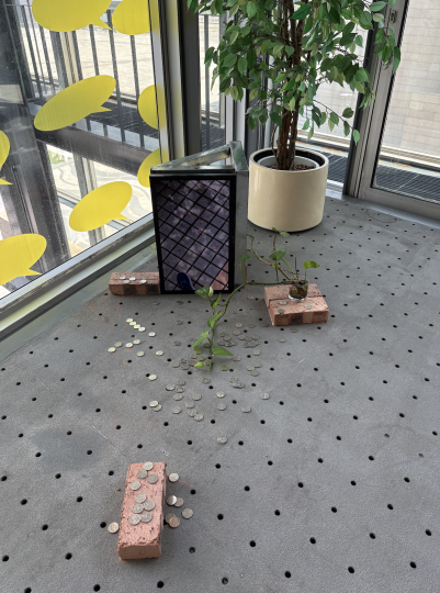 白双全(中国香港) 《谷之旅(2025澳门版)》 尺寸可变
概念艺术 短片、相片或实物 2007-2025
澳门艺术博物馆展览现场
摄影:罗颖
 
 白双全(中国香港) 《谷之旅(2025澳门版)》 尺寸可变
概念艺术 短片、相片或实物 2007-2025
澳门艺术博物馆展览现场
摄影:罗颖