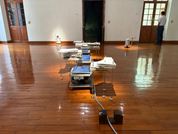 张颖岚策划的“东方花园后”在东方基金会
摄影:罗颖
 
 张颖岚策划的“东方花园后”在东方基金会
摄影:罗颖