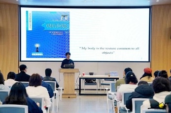 华东师范大学政治与国际关系学院教授、博士生导师姜宇辉
