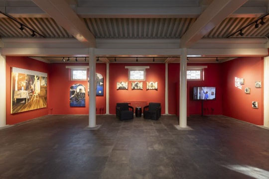 阿苏库·阿凯个展“暗夜明辉”在坐落于中法大学旧址的

艺术8北京艺术之家展览现场
