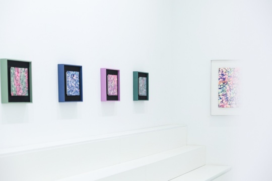 画屏艺术空间新展启幕，在范江的“问时”中感知时间与生命的艺术对话