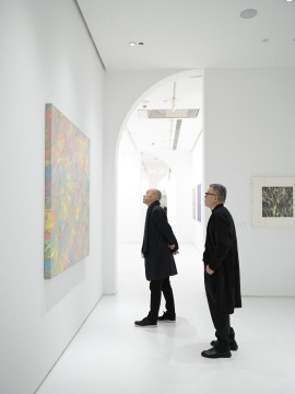 画屏艺术空间新展启幕，在范江的“问时”中感知时间与生命的艺术对话