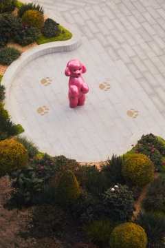 张勇，《陆小球探索队》，2025，不锈钢
