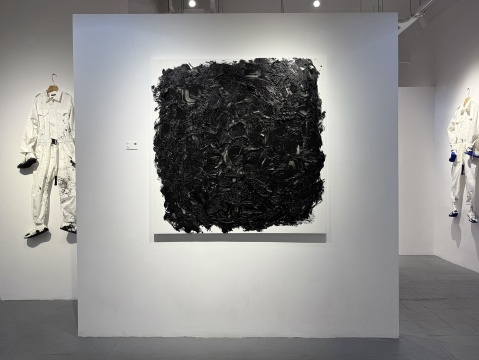 杨烨炘《爬行动物1》150X150cm 行为油画 2026
