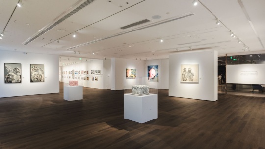 金杜空间焕新首展，看方力钧在敏锐时光中如何成为“垃圾艺术家”