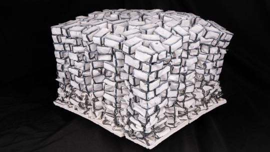 《2015》46cm×45cm×30cm,陶瓷
