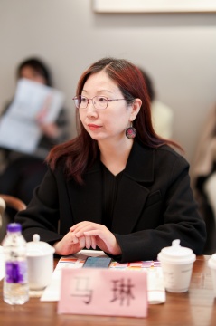 马琳
上海大学上海美术学院教授，博士生导师，上海大学美术馆馆长
