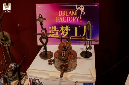 云南美术馆“梦呓者的日记——周章科绘画作品展”揭幕 以三大板块梳理个体艺术之旅