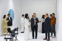 画屏艺术空间开幕彭博个展“之间”，在靠近与偏离之间，看见未完成的美