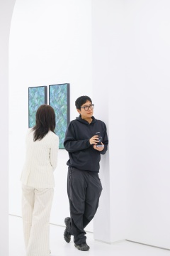 画屏艺术空间开幕彭博个展“之间”，在靠近与偏离之间，看见未完成的美