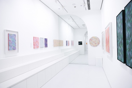 画屏艺术空间开幕彭博个展“之间”，在靠近与偏离之间，看见未完成的美