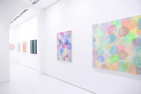 画屏艺术空间开幕彭博个展“之间”，在靠近与偏离之间，看见未完成的美