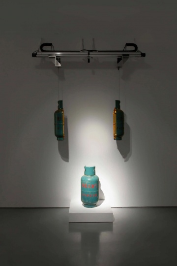 张培力 《可以分合的煤气瓶(一)》 200×30×170cm 机械装置 2024

“仅存的诗意”展览现场 海上世界文化艺术中心
