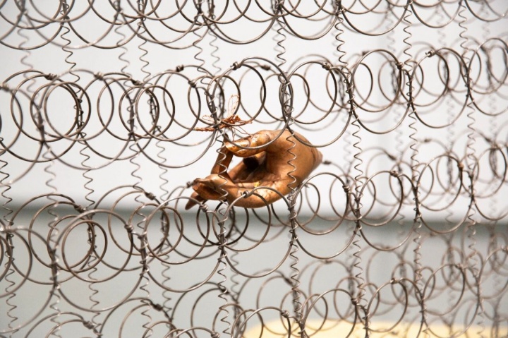 沈远《瞪羚》

铁床垫:196×75×14cm;蜡枕:97×74×20cm&nbsp;蜡、铁丝、铁条、铜丝、铜&nbsp;

1990-2020
