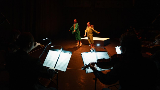 左：法国舞者路易·马克龙；右：法国舞者奥塞安·德尔布雷尔
