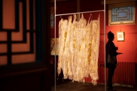 刺绣的新表达：刁娟个展“缝合经纬”