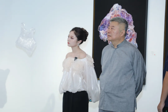 艺术家时尚和嘉宾时间先生