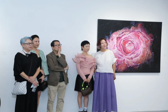 00后艺术家时尚国内首次个展《腹语术》在798艺术区开幕