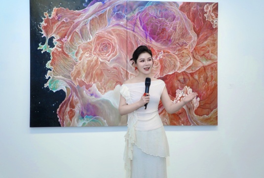 开幕主持人盛婉婉
