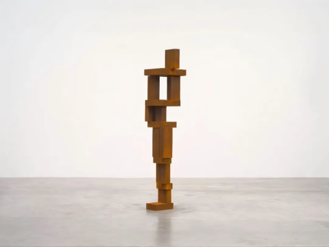 安东尼•葛姆雷，RESERVE

铸铁，205.9×50.8×43.8cm，2024年
