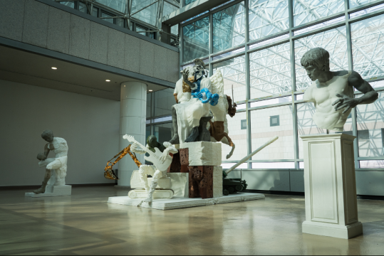 2026 昌原雕塑双年展布展现场（城山艺术厅 7 展厅），摄影：페르소나 위 아，昌原
