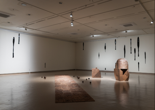 2026 昌原雕塑双年展布展现场（城山艺术厅 1 展厅），摄影：페르소나 위 아，昌原
